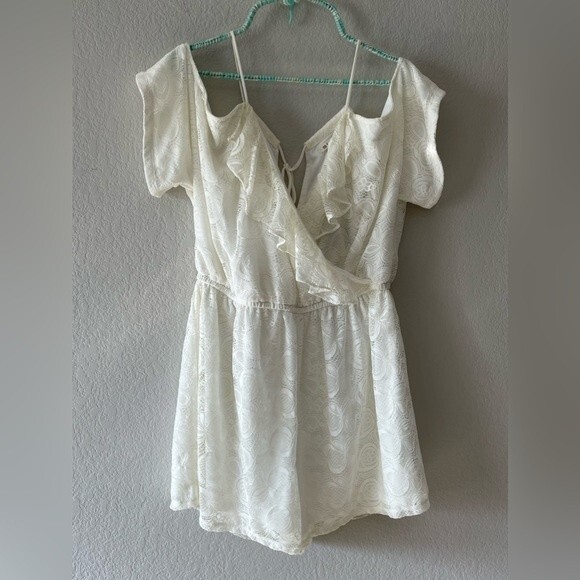 Lacy Romper Shorts Size Medium by Miami Off the Shoulder Cold Shoulder Sleeves - Picture 1 of 7